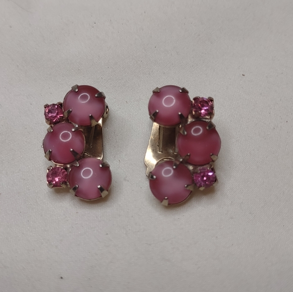 Vintage clip on earrings - Picture 2 of 9